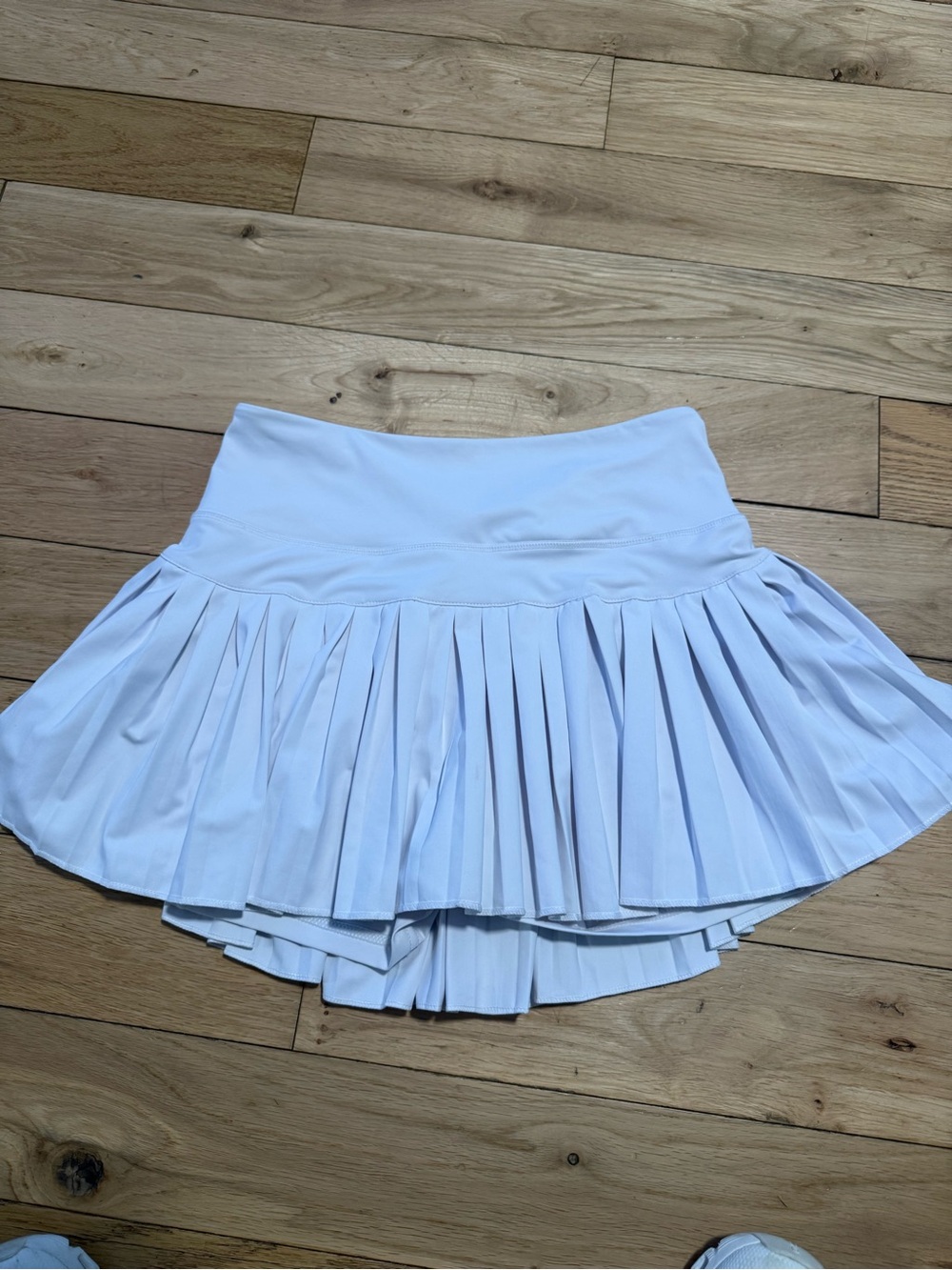 GoldHinge White Pleated Tennis Skort Size Small